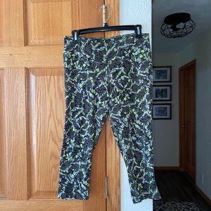 Nike Dri-Fit Capri Athletic Leggings Knit sz M Soft!